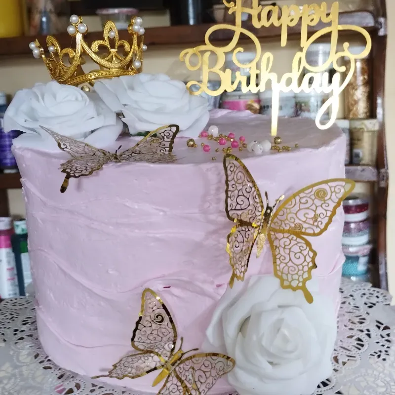 Cake 1 piso con coronita, rosas y mariposas 