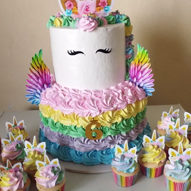 Cake 2 pisos y cupcakes Unicornio