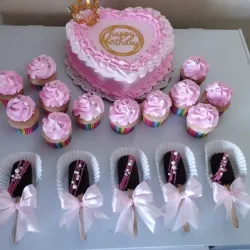 Cake ❤️👑 con cupcakes 🧁 y paletas de chocolate 🍫