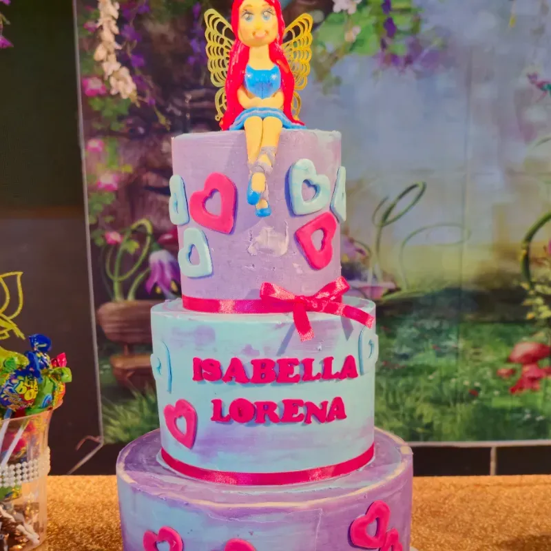 Cake con decoración en fondant 3 pisos