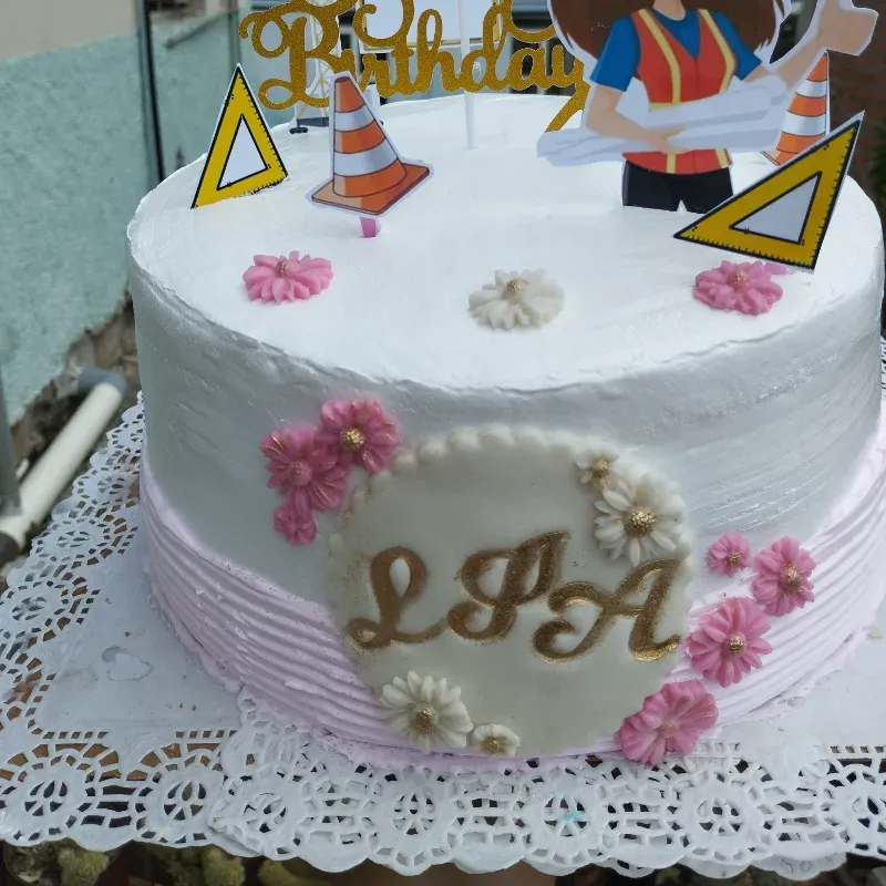  Cake con detalles en fondant 