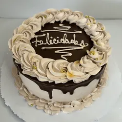 Cake con cobertura de chocolate 18 cm