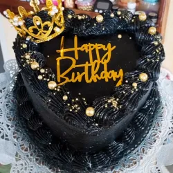 Cake corazón con coronita.