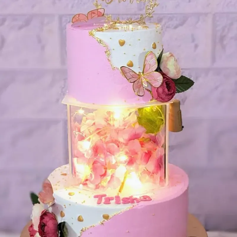Cake de 2 pisos con base de aclirico 