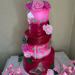 Cake de 3 pisos con rosas