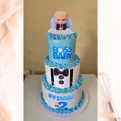 Cake de 3 pisos con decoración no comestible 