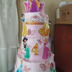 Cake de 3 pisos Princesas con papel fotográfico