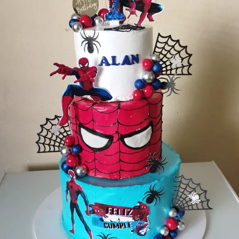 Cake de 3 pisos temática Spiderman 