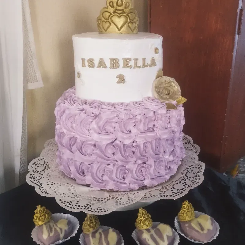 Cake de dos pisos con detalles  en fondant 