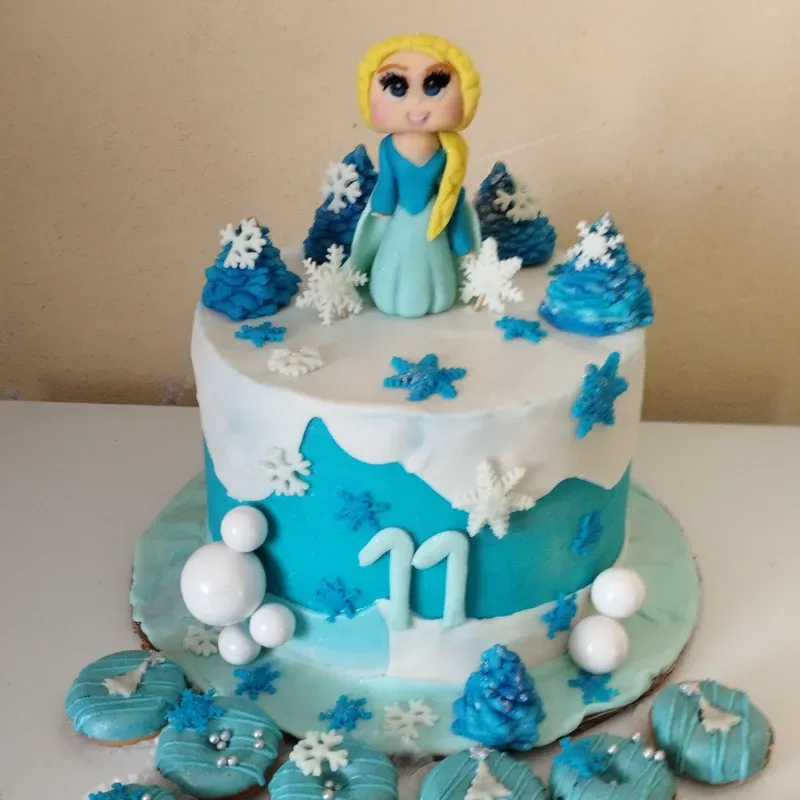 Cake de 1 piso con fondant y ganache de chocolate.