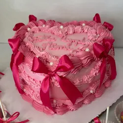 Cake en forma de corazón con moño 💝