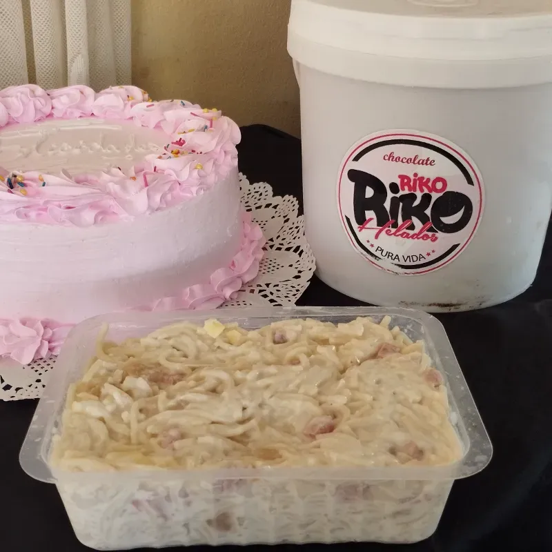 Combo cake/helado/ensalada fría 