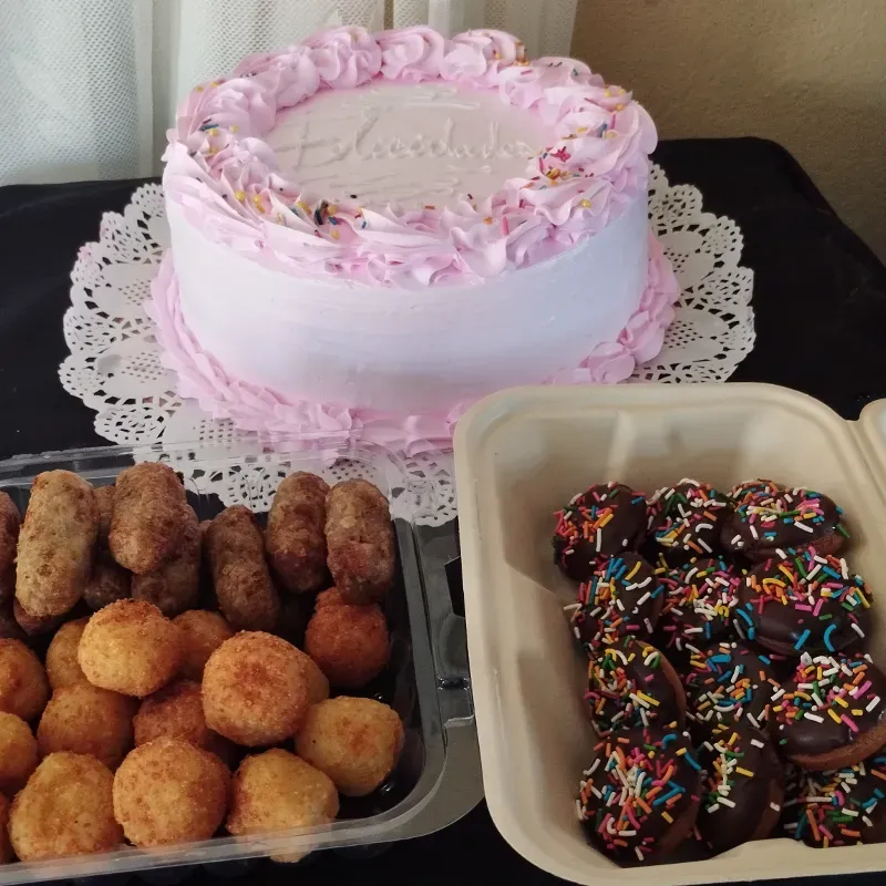 Combo cake y picaderas