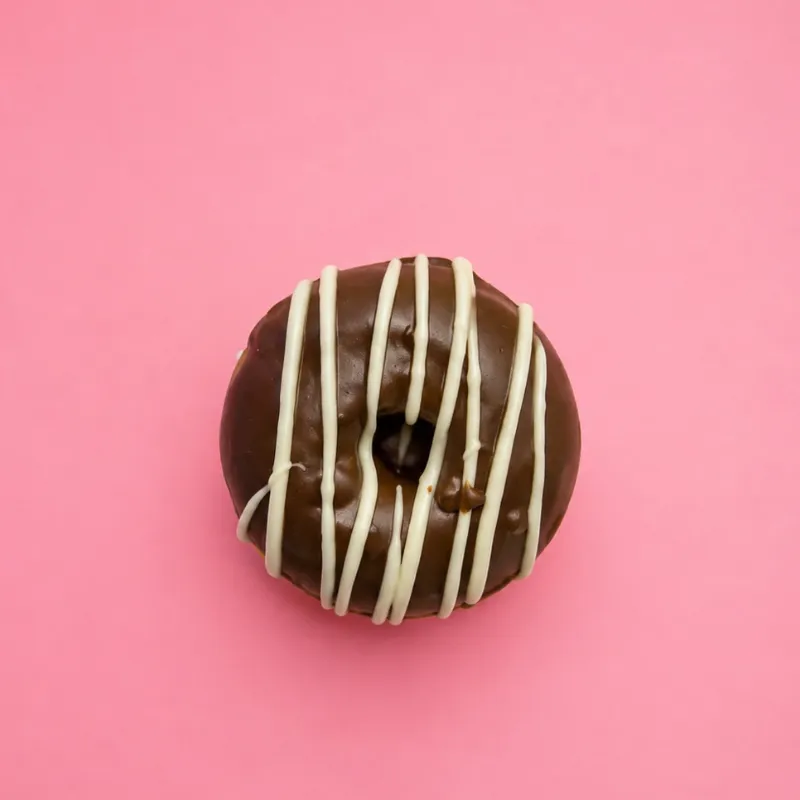 Donitas cubiertas de sacher milk