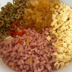 Ensalada fría de Pollo, Piña, Aceitunas y Mayonesa. 1 Kg