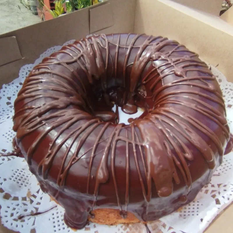 Roscón con baño de cobertura de chocolate