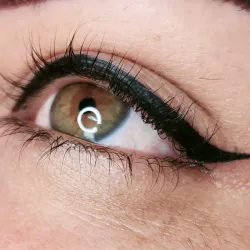 Retoque de Un Delineado de Ojos.