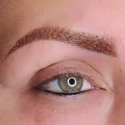 Un Delineado Inferior de Ojos.