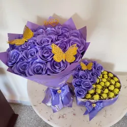 Combo de ramo buchón con caja con rosas y bombones 💜
