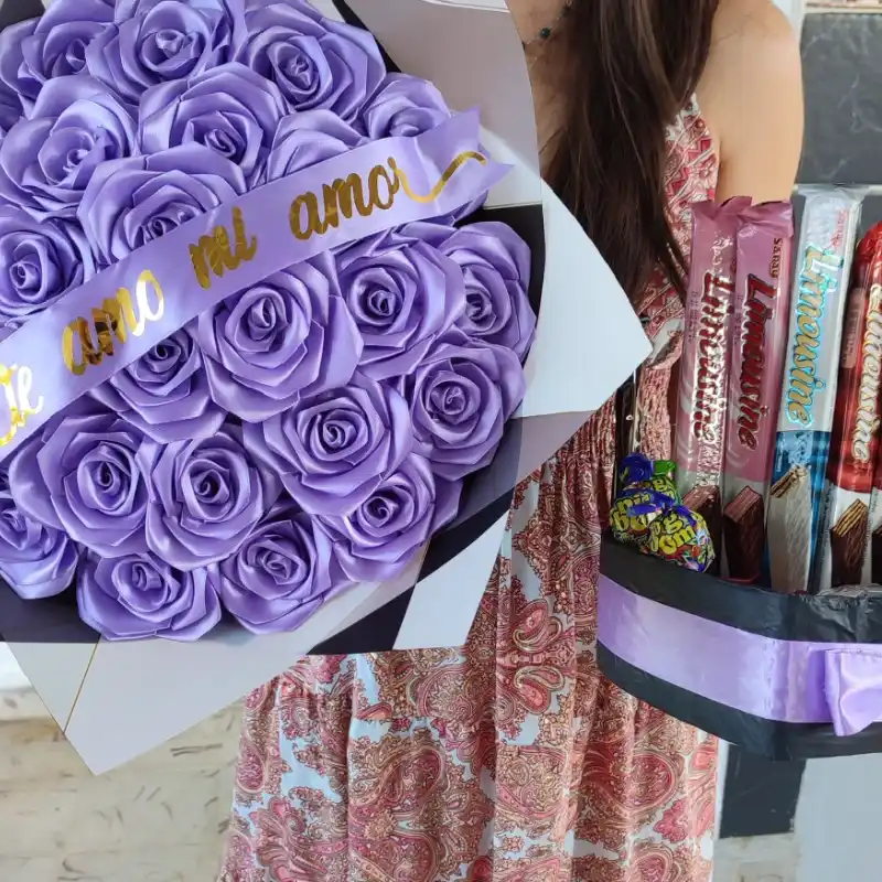 Ramo morado + caja con confituras 😋