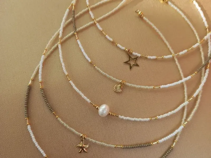 Collares y Chockers. 