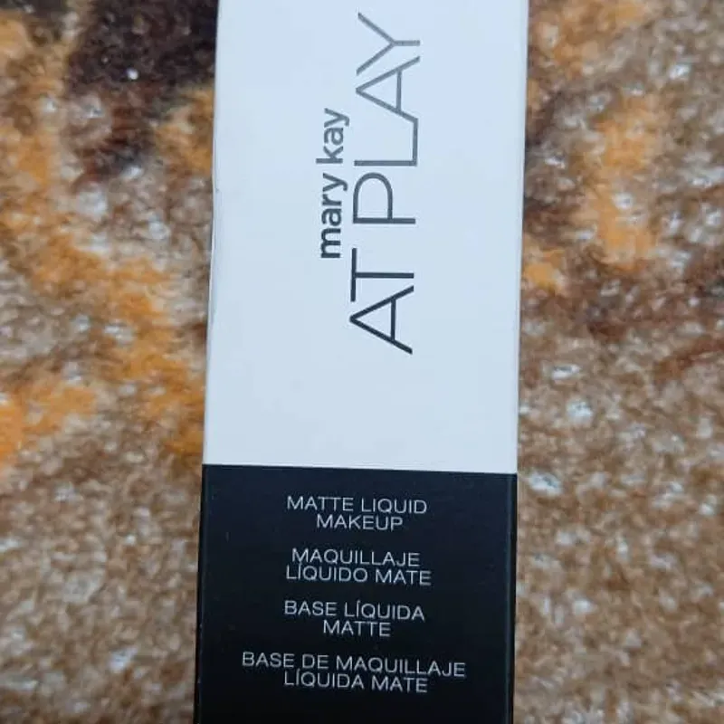 Base líquida color ligero, Maquillaje líquido 