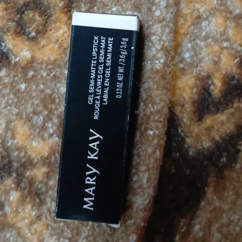 Labial suppreme Subdued Nude