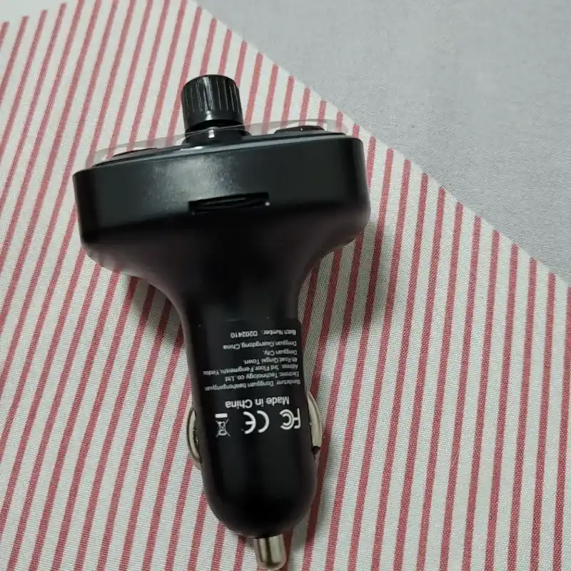 Transmisor FM, cargador para autos 