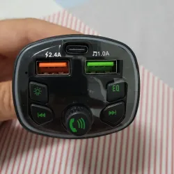 Transmisor FM, cargador para autos 