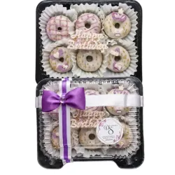Set # 11 contiene 6 mini donas decoradas y estuche decorado.