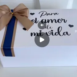 Caja de regalo que incluye 8 postales.