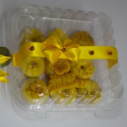 Set de 9 minidonitas decoradas en su estuche.