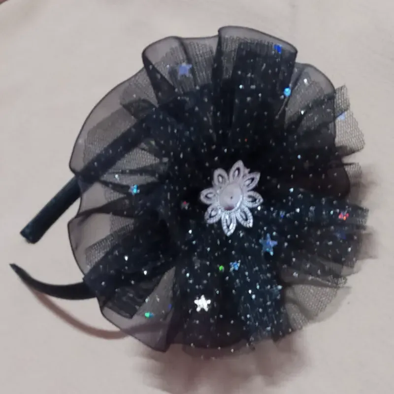 Cintillo con flor grande de tul y organza(M170)