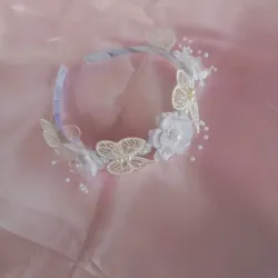 Diadema de flores y mariposas 
