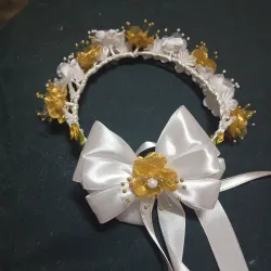 Diadema floral con lazo y peineta 