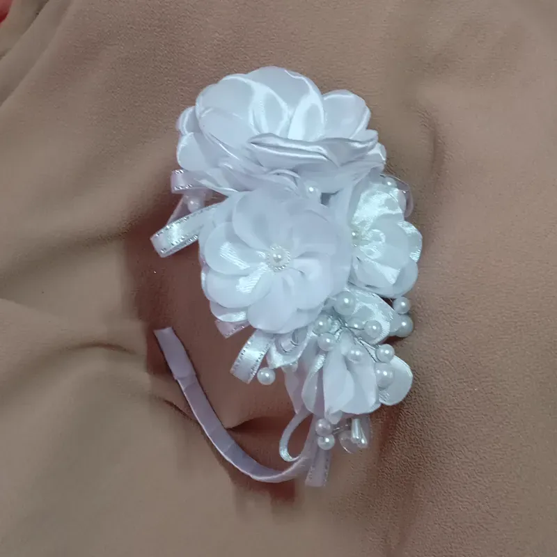 Diadema floral elegante 