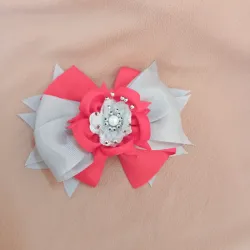 Moño cruzado con flor Exótica 