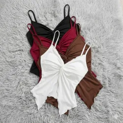 Tops de tirantes cruzados con nudo frontal