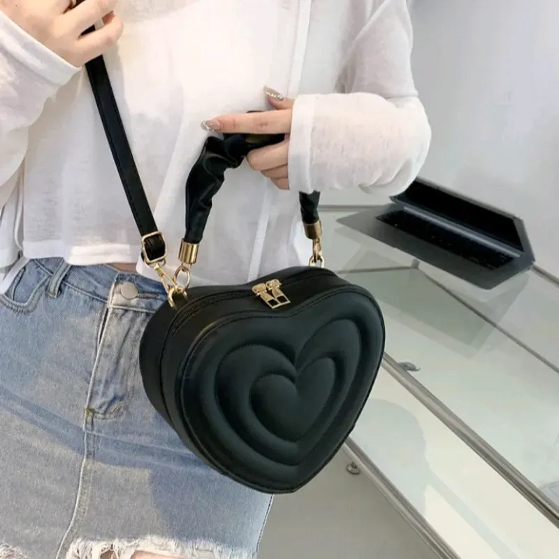 Cartera exclusiva forma de 🖤