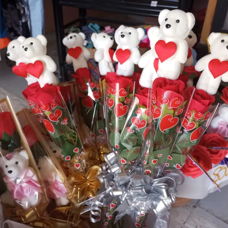 Rosas con oso corazón 