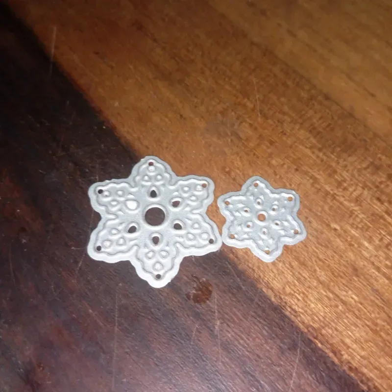 2 copos de nieve pequeños