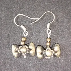 Aretes de lacitos