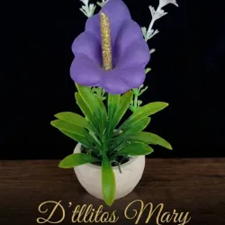 Bucarito pequeño con flor violeta