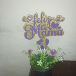 Búcaro con flores violetas 