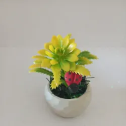 Búcaro pequeño follaje amarillo