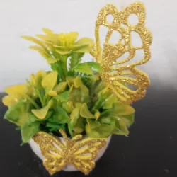 Búcaro verde y amarillo con mariposas