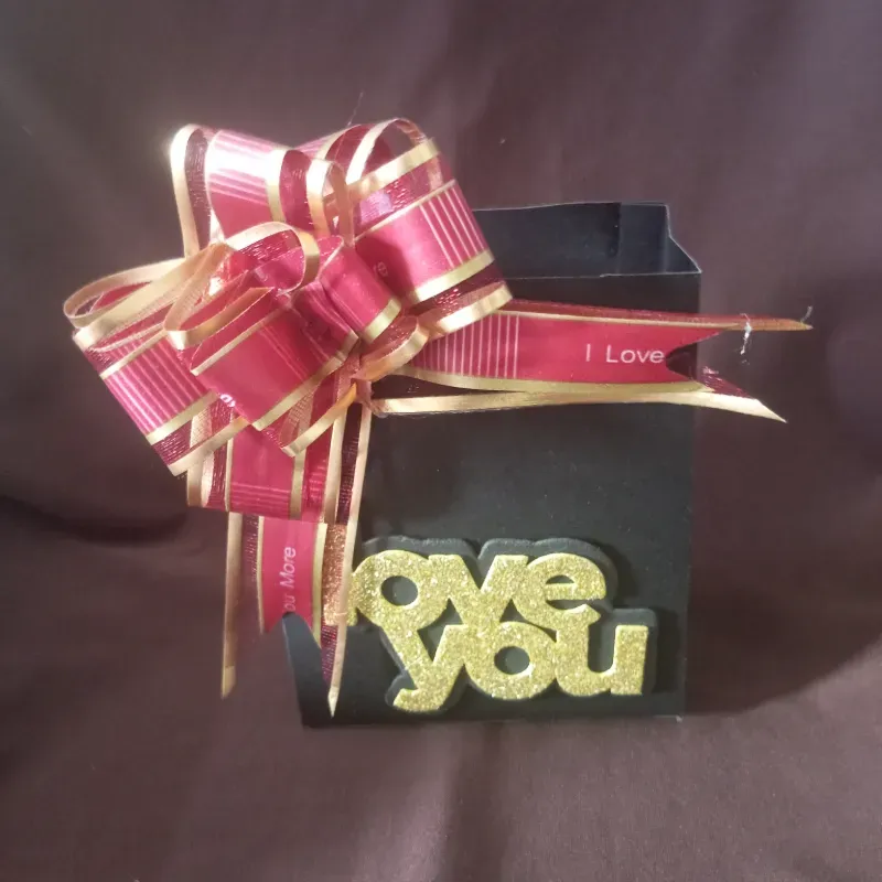 Caja con lazo grande y Love