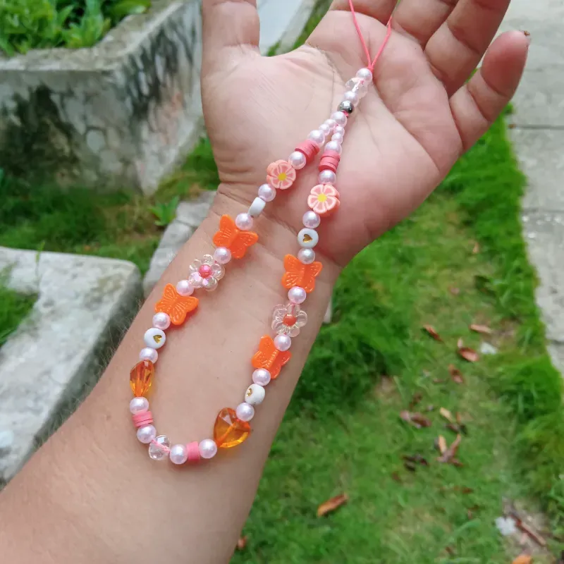Colgante anaranjado y blanco