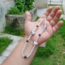 Colgante blanco y negro piedras volcánicas y corazon