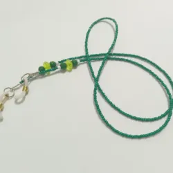 Colgante verde de mostacitas